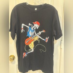 GUITARIST Black Graphic T-Shirt with Skeleton Guitarist 20.5”W x 27”L SZ Medium